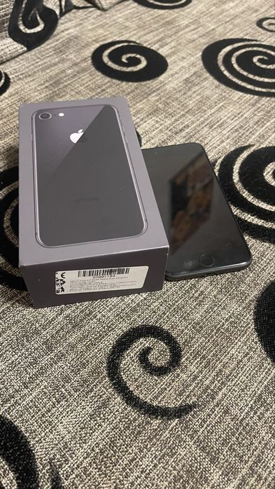 Iphone 8 много запазен