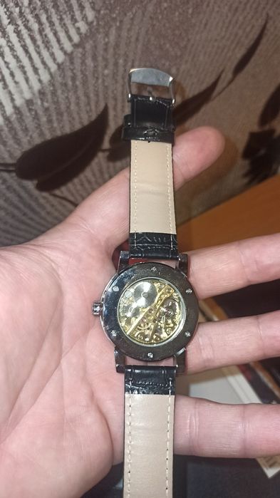 Чисто нов ръчен часовник