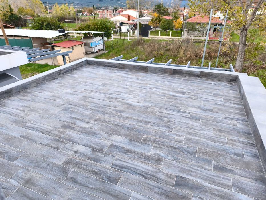 Продава нова къща 58м2 с басейн и двор 120 м2 в Паралия Врасна, Гърция