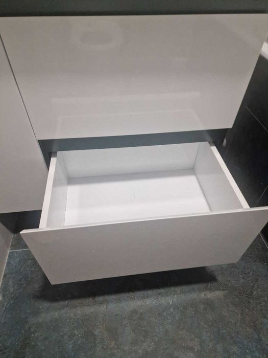 Шкафчик в ванную комнату с мойкой