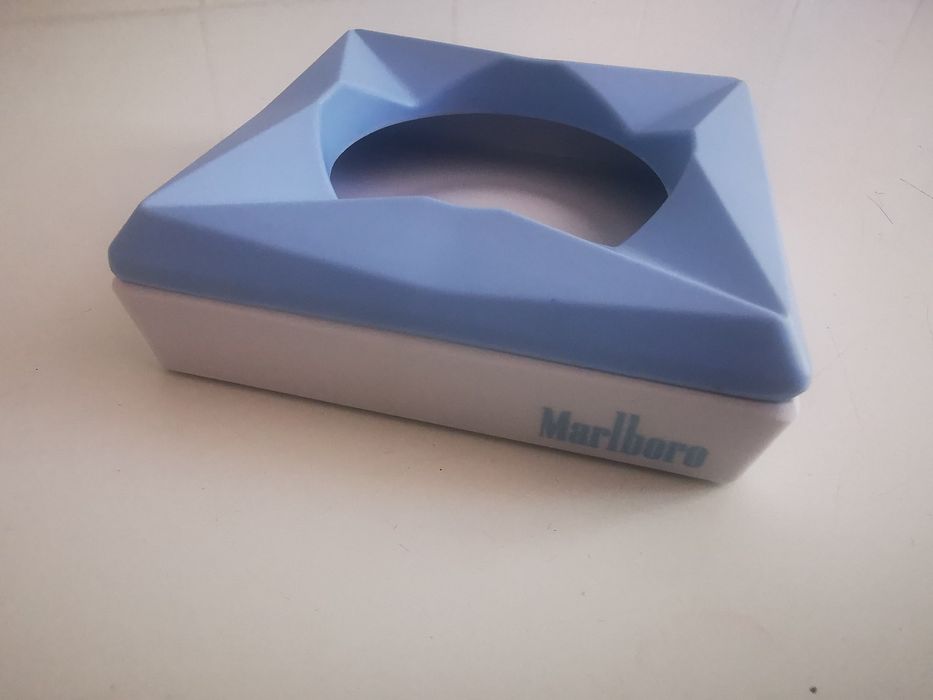 Scrumiera Marlboro noua