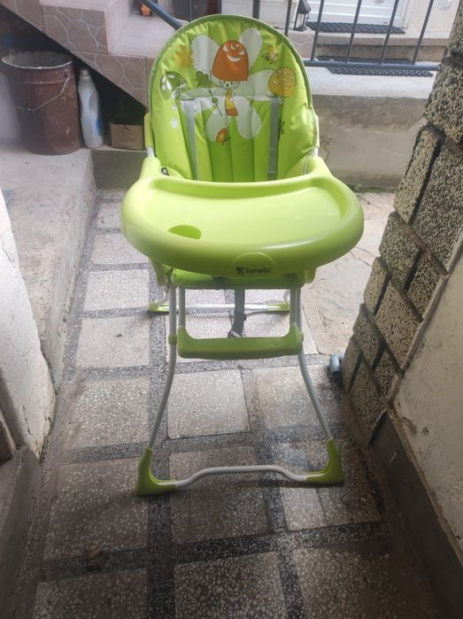 Продавам столче за хранене.