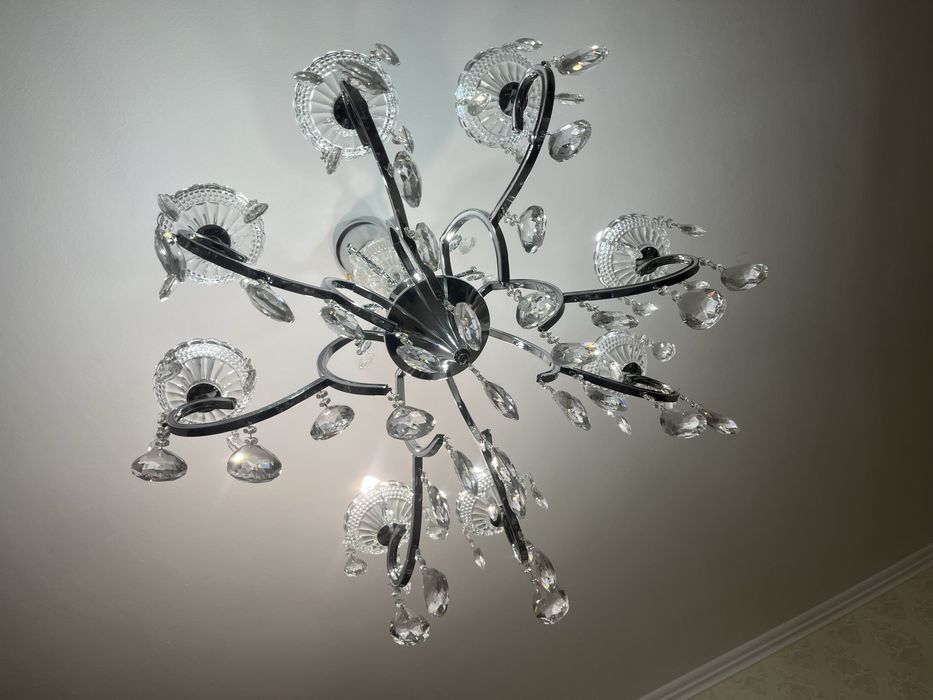 Продаю люстру в отличном состоянии