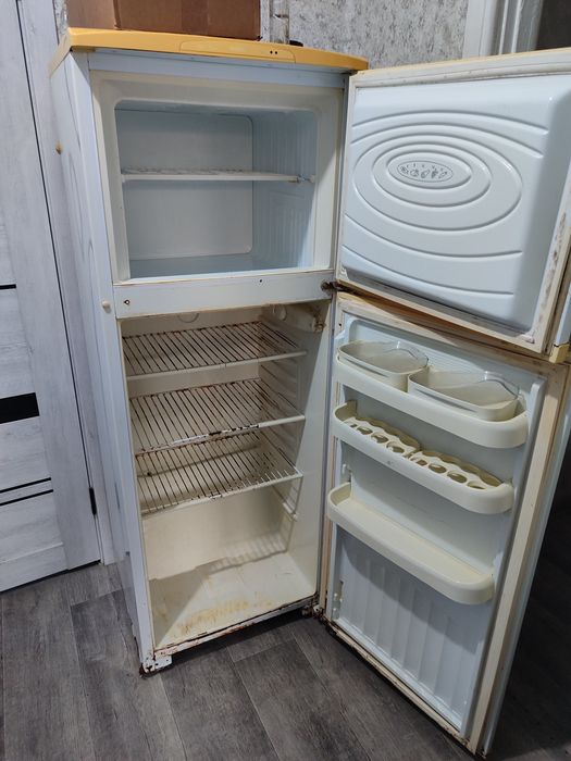 Продам холодильник