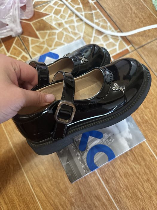 Продам детские туфли