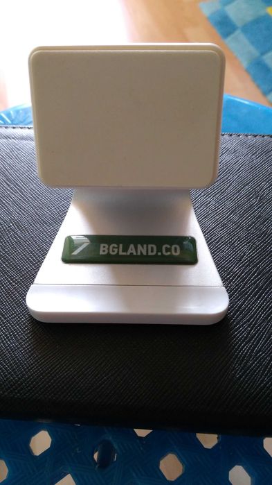 Продавам стойка за телефон метална