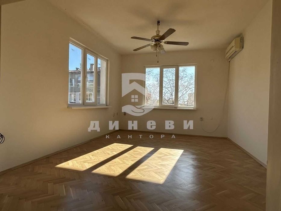 Eтаж от къща на Аязмото