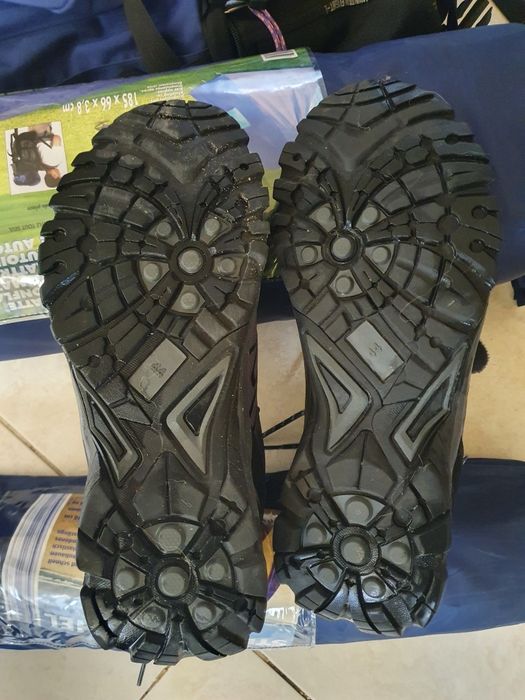 Cort, saltea cort, rucsac munte, incaltaminte si bete trekking