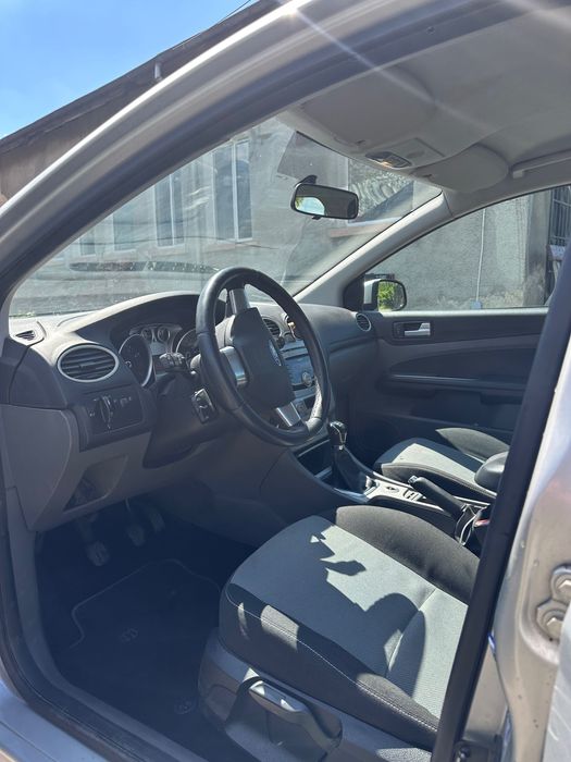 FORD FOCUS 2010 1.6 бензин