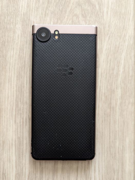 Продам blackberry key one