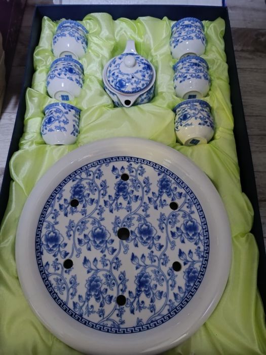 Продается красивая посуда. Фарфор, хрусталь.