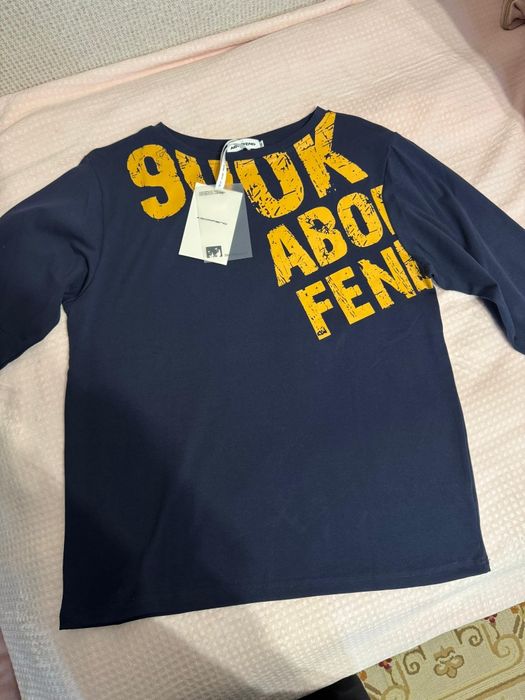 Лонгслив с спушенным плечем, брюки багги
Бр