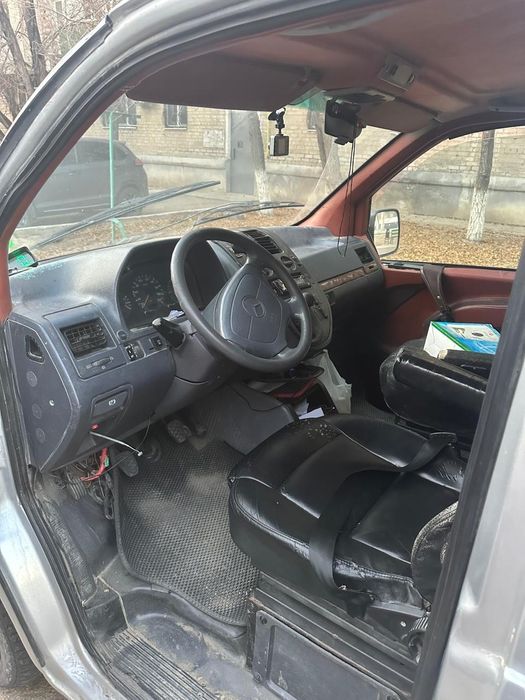 Автомобиль Mersedes Vito