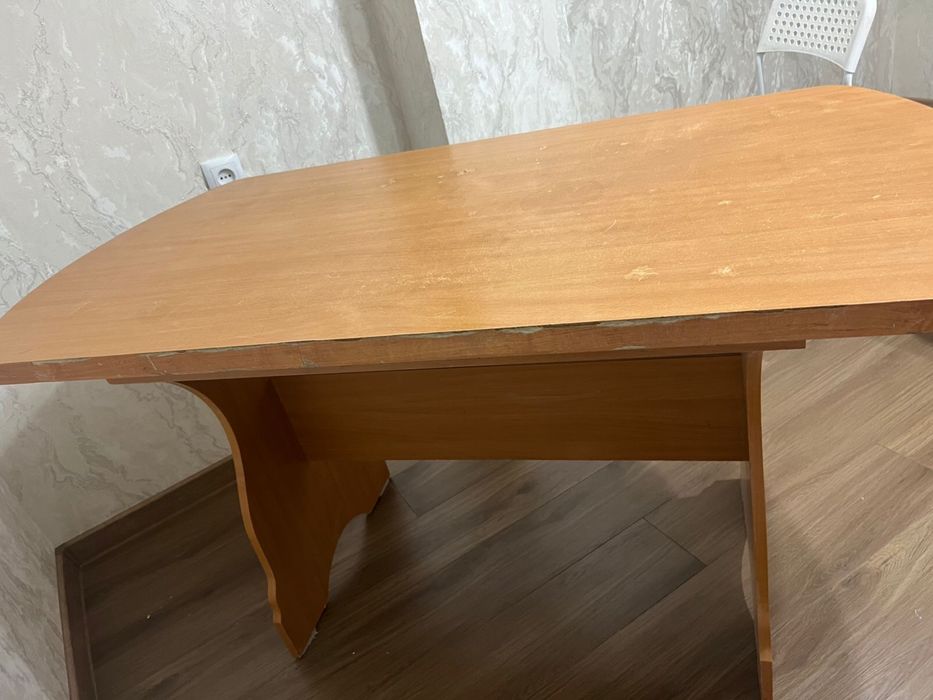 Стол и стулья для кухни