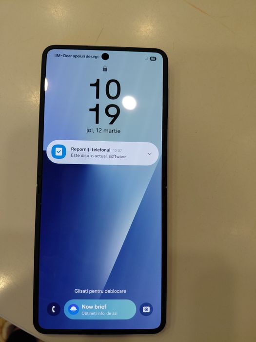 Samsung Z Flip 7,nou ,nefolosit. 3000 ron