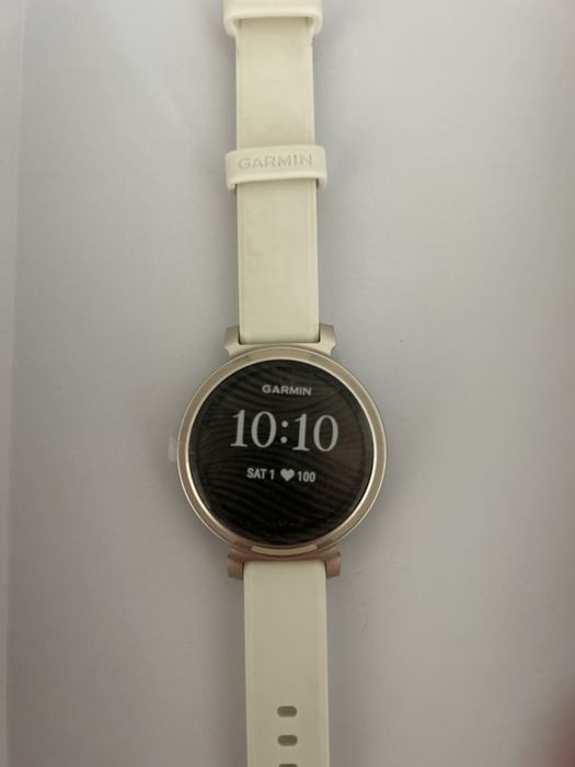 Смарт часовник Garmin LILY2