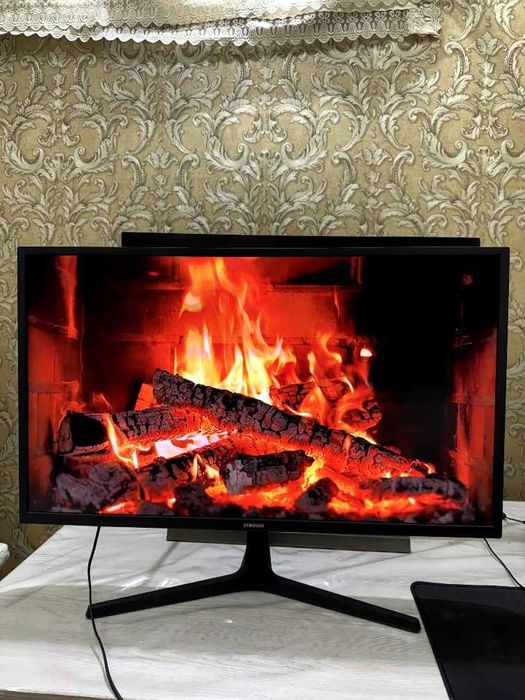 Монитор Samsung 31.5" LU32J590UQIXCI, 60 Hz,3840x2160, 4K, VA