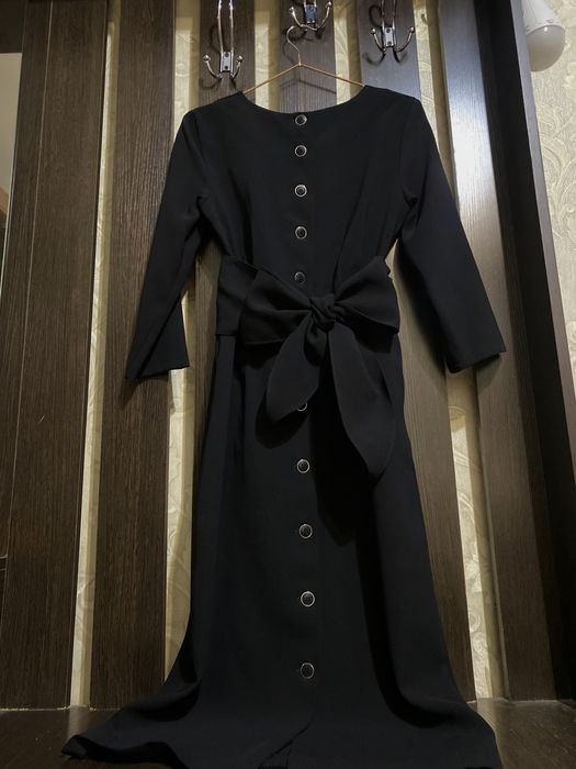 Элегантное черное платье на любое мероприятие. Длина миди