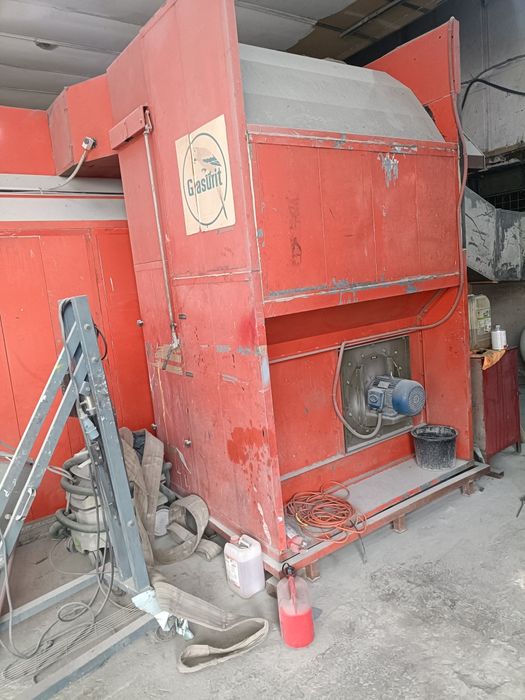 Vând cabina de vopsit și compresor aer