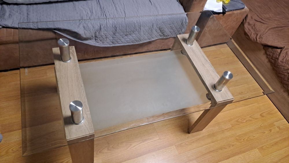 Стъклена холна маса