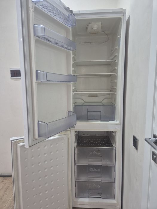 Отдам бесплатно холодильник  Нужно заменить мотор или на зап части