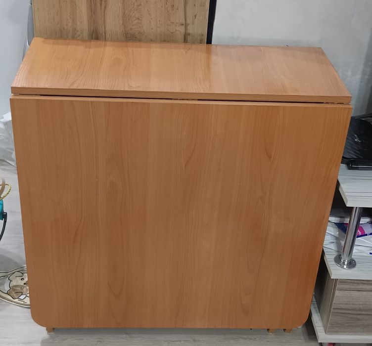 Продам стол книжку