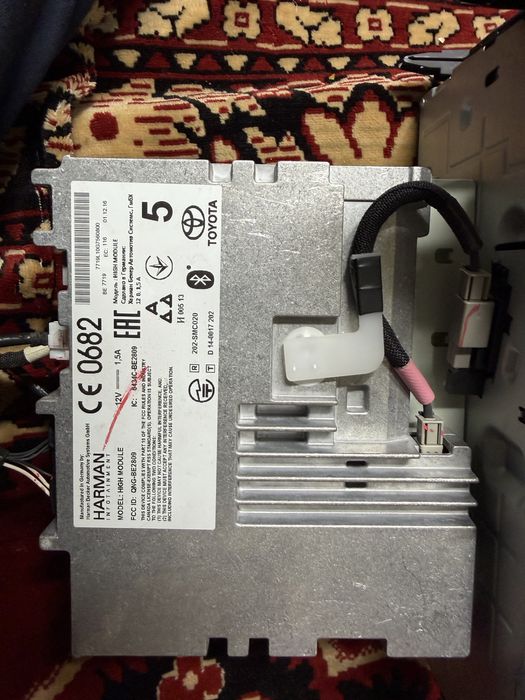 Продам магнитолу от камри 55 jbl