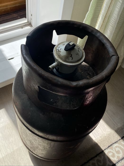 продаю газ баллон с редуктором