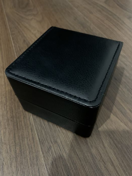 Yangi Mujskoy soat ajoyib sovg’a Omega brend