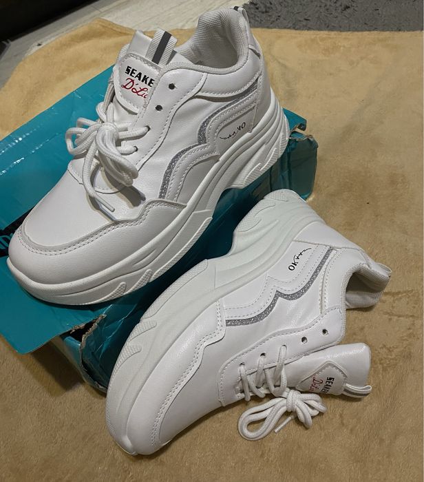 Продаю кроссовки