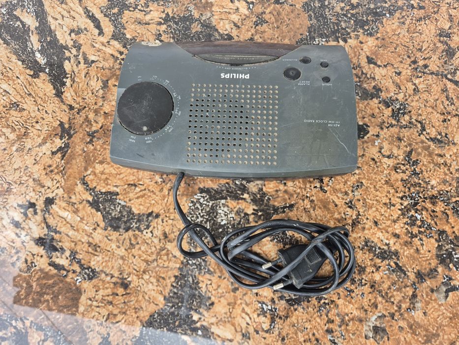 Radio receptor de masă Philips model AJ-3150 cu ceas digital și alarmă