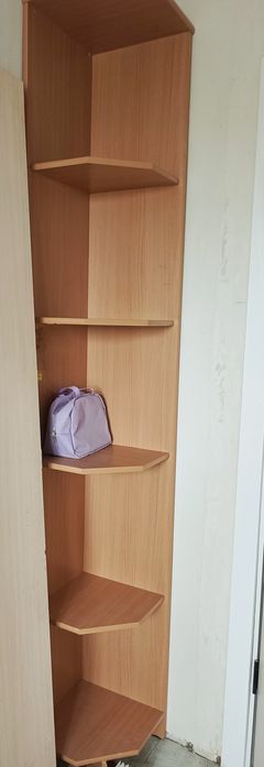 Продается  стол с полкой