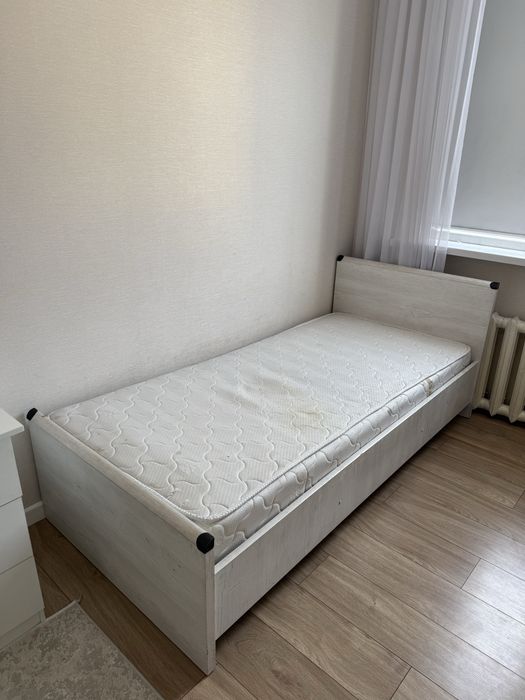 Продам  кровать односпальный