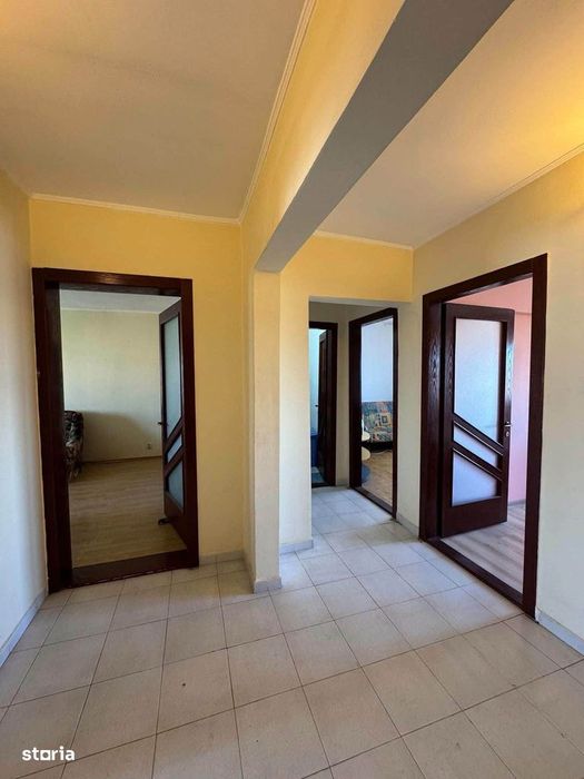 De vanzare apartament 4 camere, pe Bd. Roman Musat,2 bai si 2 balcoane