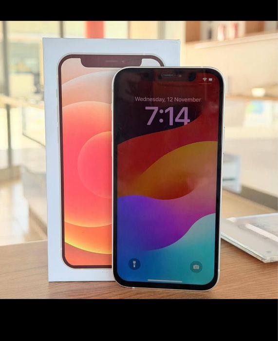 Продам Айфон 12 64gb