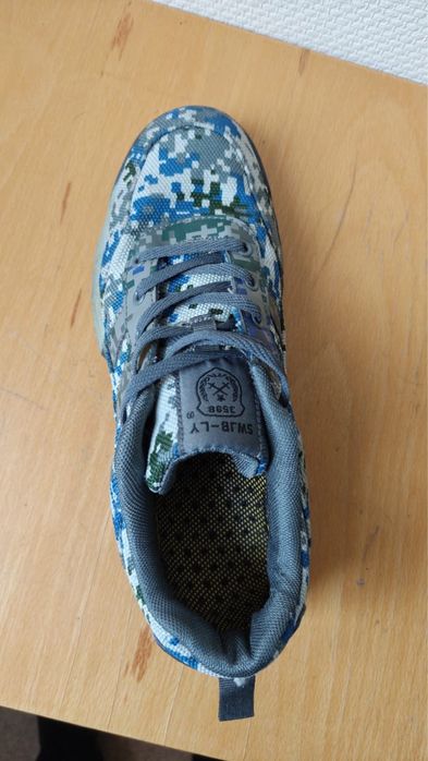 Продаются кроссовки тактические