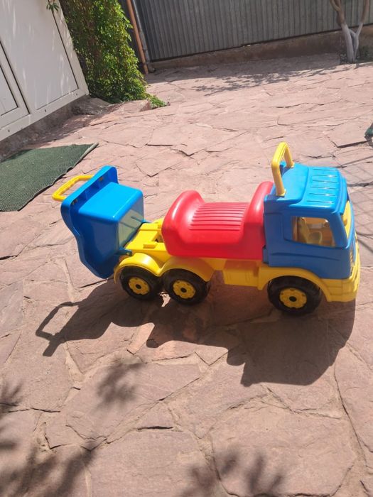 Машинка игрушка для ребенка