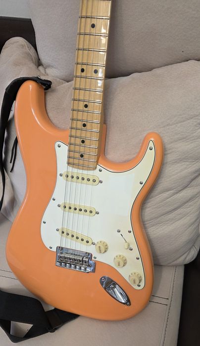 Продавам мексикански Fender