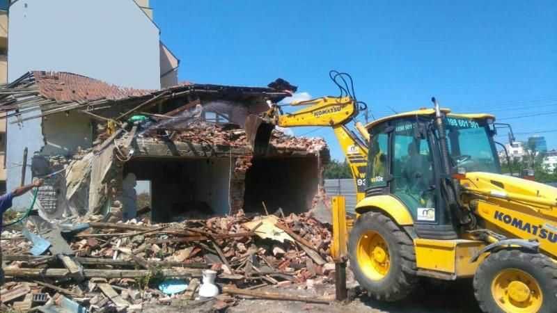 Събаряне на Сгради , Постройки и Извозване...