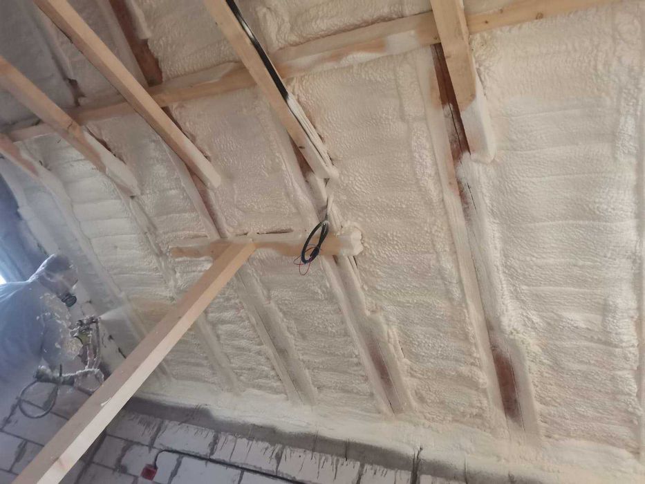 izolatie spuma poliuretanica izolatie casa izolatie mansarda hala pod
