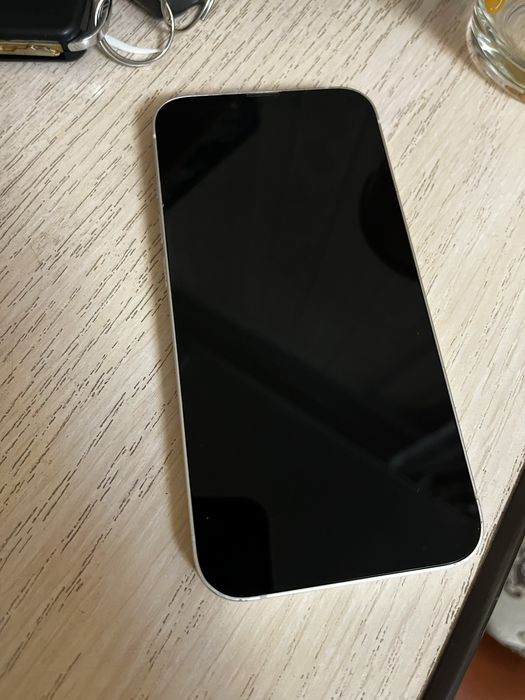 Продам Айфон 13