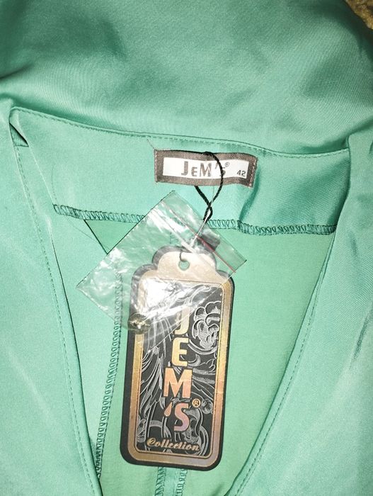 Платье новое, очень красивое, бирюзовый цвет