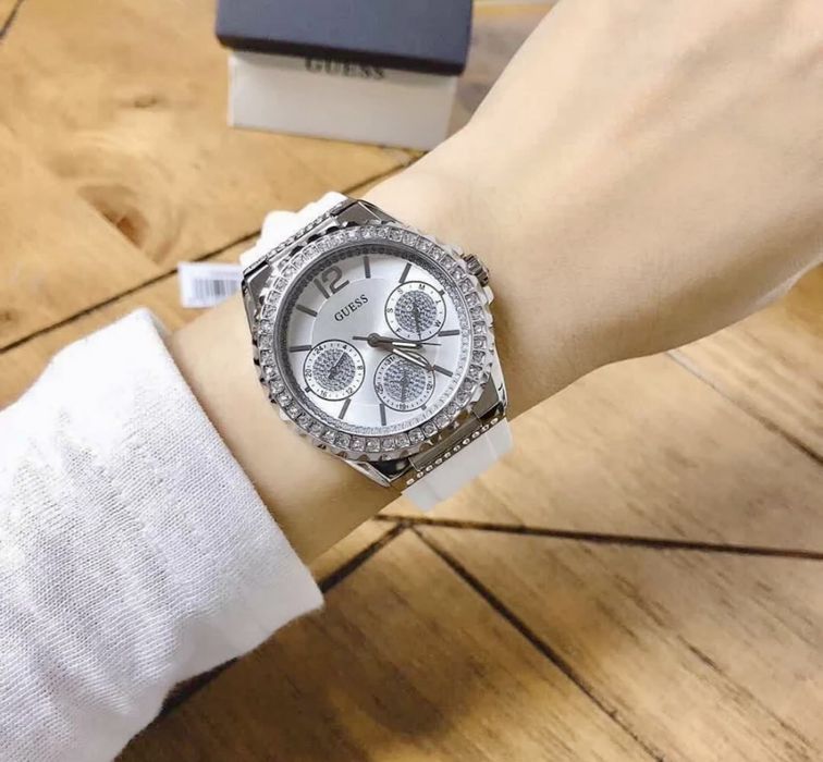 GUESS дамски часовник 40мм перфектен