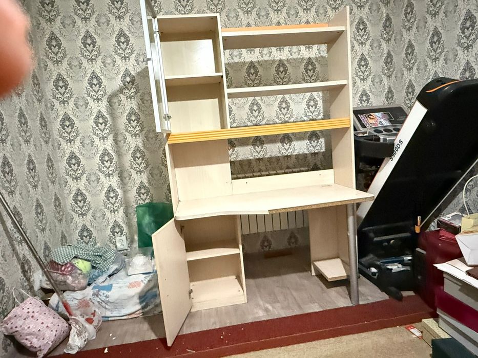 Продам стол для учебы, письменный, мебель