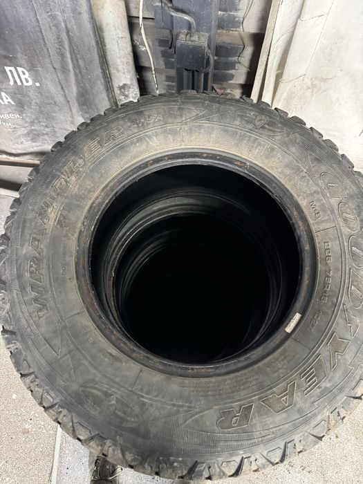 Гуми 225/75/15…..