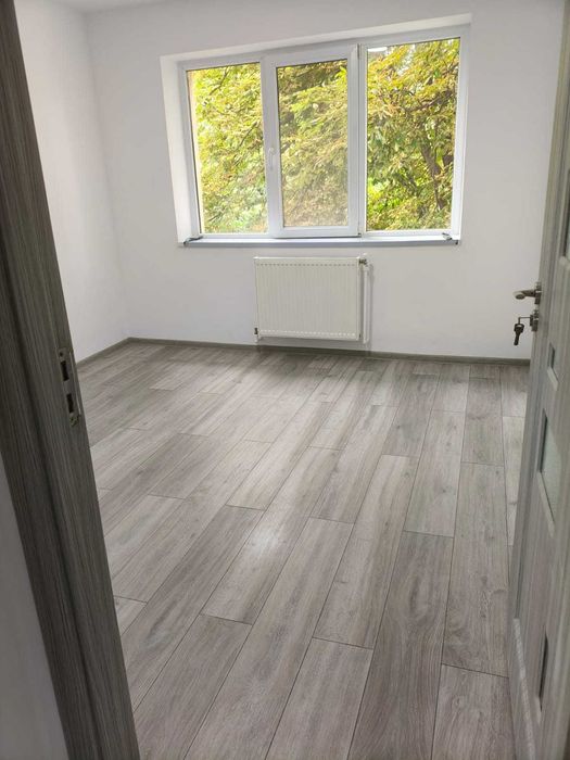 Vand Apartament 3 camere, Semidecomandat, Zona Stadion