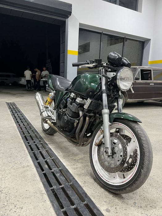 Mototsikl Yamaha XJR 400