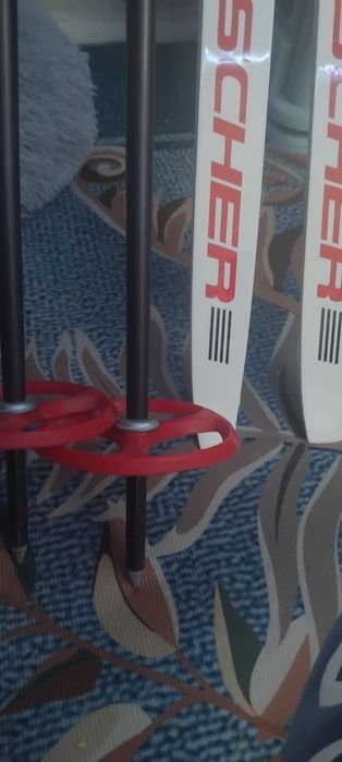 Продам лыжи новые