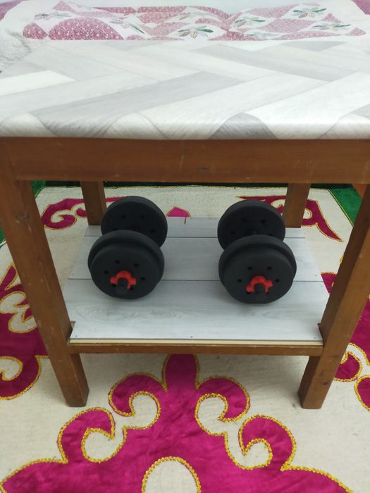 Продам Тумба,стол и 20ти бутыли!