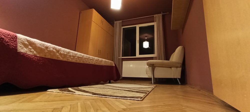 Apartament (3 camere)  decomandat de închiriat